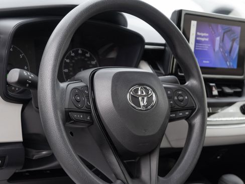 Used 2024 Toyota Corolla LE image 23