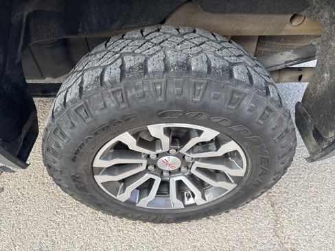 Used 2023 GMC Sierra 1500 AT4 w/ Technology Package image 5