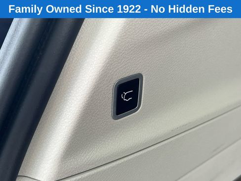Used 2023 Chrysler Pacifica Limited FWD image 19