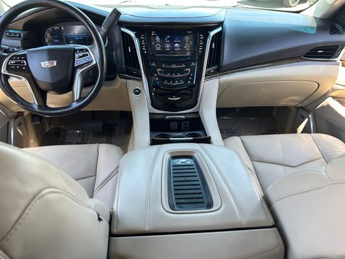 Used 2020 Cadillac Escalade Luxury w/ LPO, Radiant Package AWD/4WD image 20