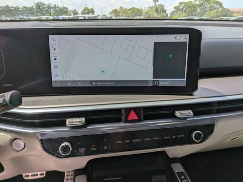 Certified 2025 Kia Sorento SX Prestige AWD/4WD image 26