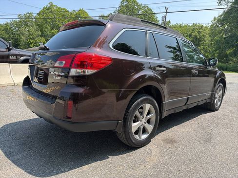 Used 2013 Subaru Outback 3.6R Limited w/ Special Appearance Pkg AWD/4WD image 12