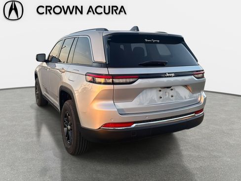 Used 2023 Jeep Grand Cherokee Laredo image 6