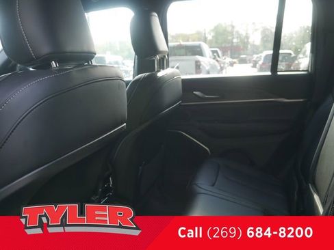 New 2026 Jeep Grand Cherokee Limited w/ Limited Altitude Package AWD/4WD image 39