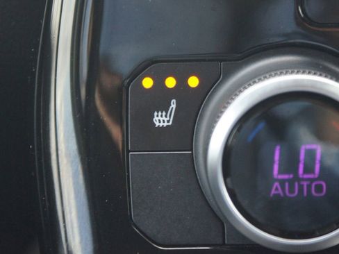 Used 2022 Toyota Highlander XLE w/ Protection Package #3 (TMS) AWD/4WD image 8