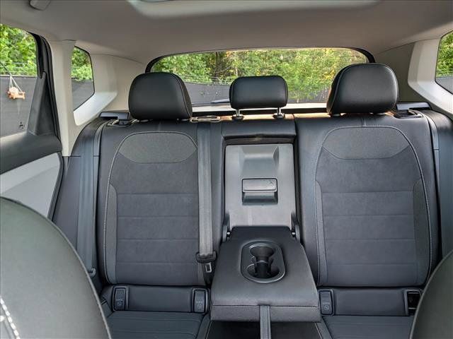 Certified 2023 Volkswagen Taos SE w/ Panoramic Sunroof Package FWD image 17