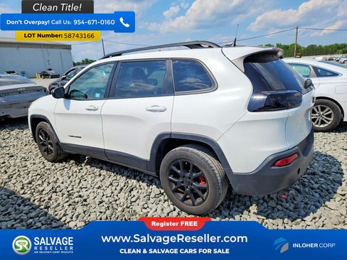 Used 2017 Jeep Cherokee Latitude FWD image 3