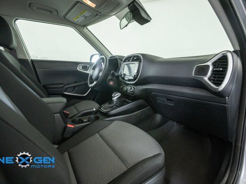 Used 2025 Kia Soul LX w/ LX Technology Package FWD image 39