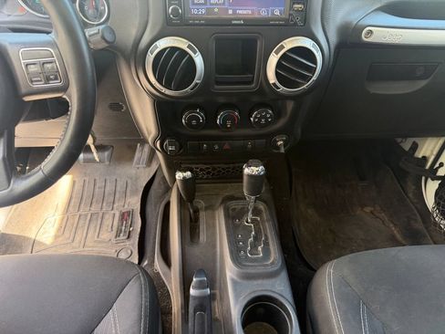 Used 2015 Jeep Wrangler Rubicon w/ Connectivity Group AWD/4WD image 24