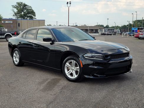 Used 2023 Dodge Charger SXT RWD image 2