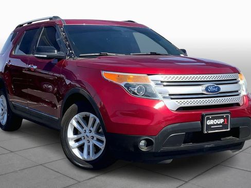 Used 2015 Ford Explorer XLT w/ Equipment Group 202B image 3