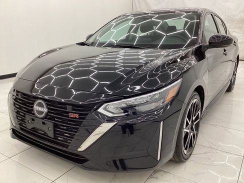 Used 2025 Nissan Sentra SR image 1