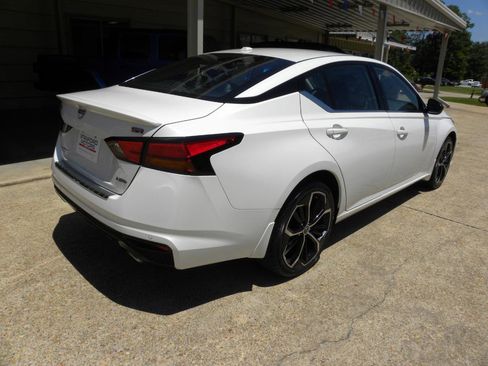Used 2023 Nissan Altima 2.5 SR w/ SR Premium Package AWD/4WD image 7