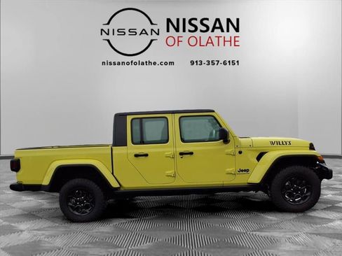 Used 2023 Jeep Gladiator Willys image 29