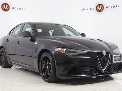Used 2018 Alfa Romeo Giulia Quadrifoglio w/ Driver Assist Dynamic Package RWD image 19