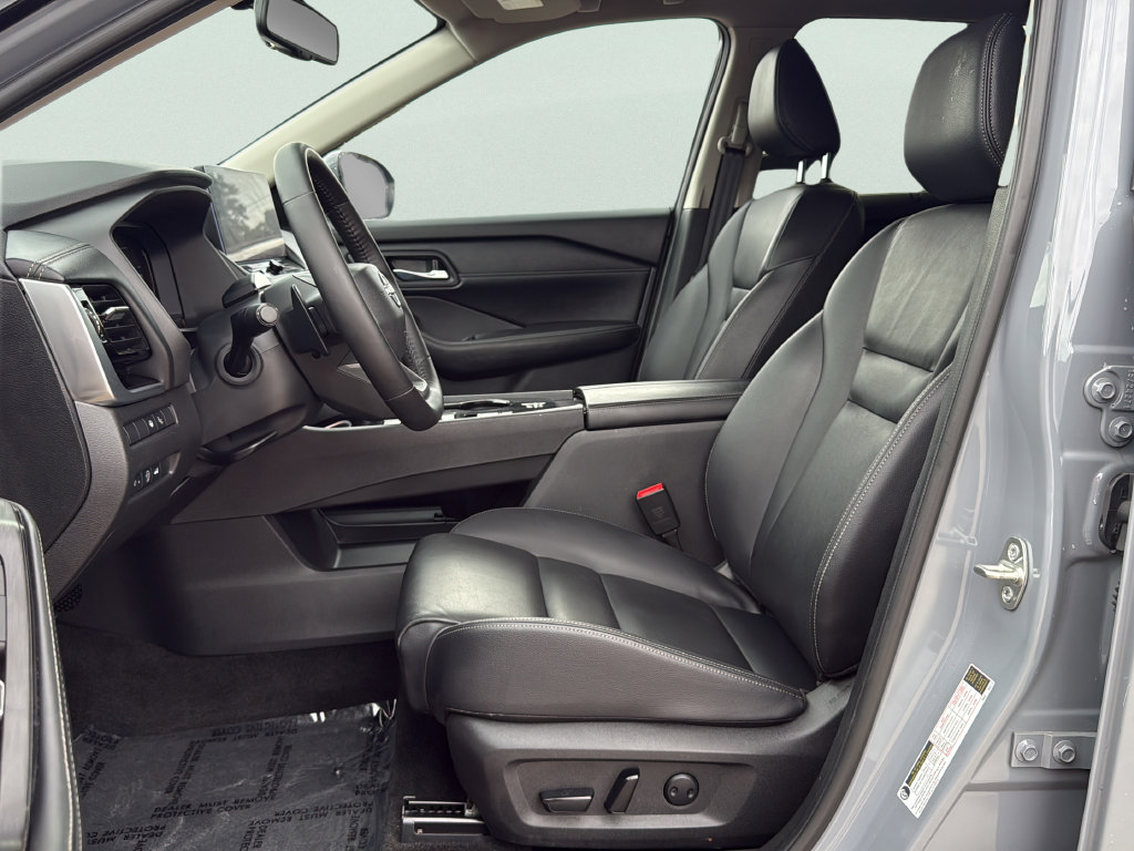 Used 2025 Nissan Rogue SL w/ Tech Package FWD image 20