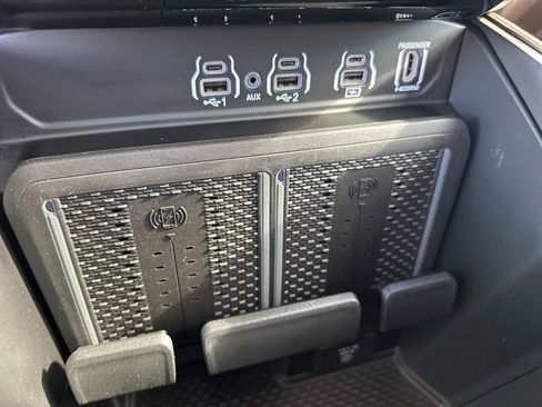 Used 2025 RAM 3500 Longhorn image 33