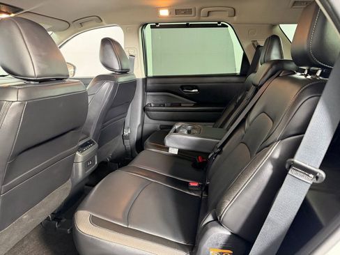 Used 2024 Nissan Pathfinder SL image 26