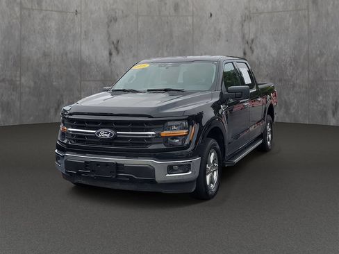 Used 2025 Ford F150 XLT w/ Equipment Group 301A Standard RWD image 3