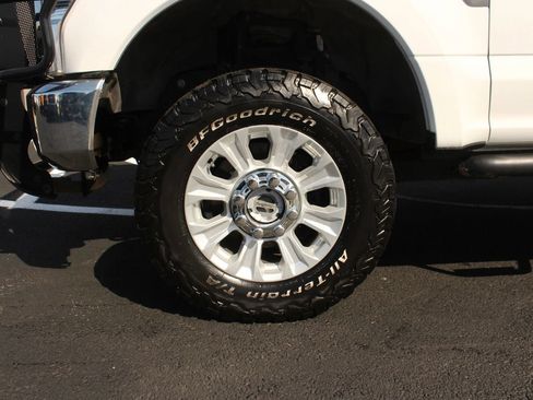 Used 2020 Ford F250 XLT w/ FX4 Off-Road Package AWD/4WD image 3