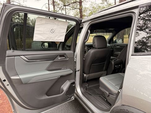 New 2026 GMC Acadia AT4 w/ Luxury Package AWD/4WD image 26