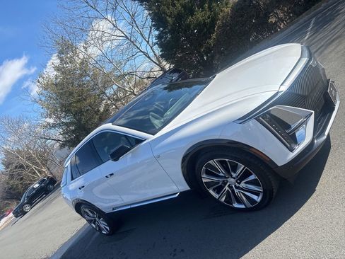 Used 2024 Cadillac Lyriq Luxury w/ LPO, Floor Liner Package image 2