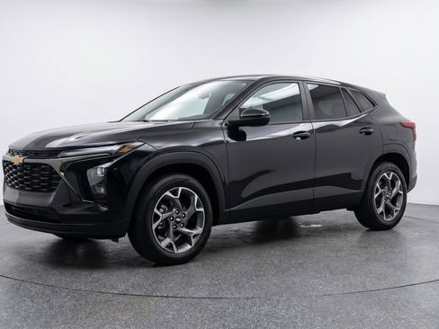 Used 2025 Chevrolet Trax LT w/ LT Convenience Package FWD image 3