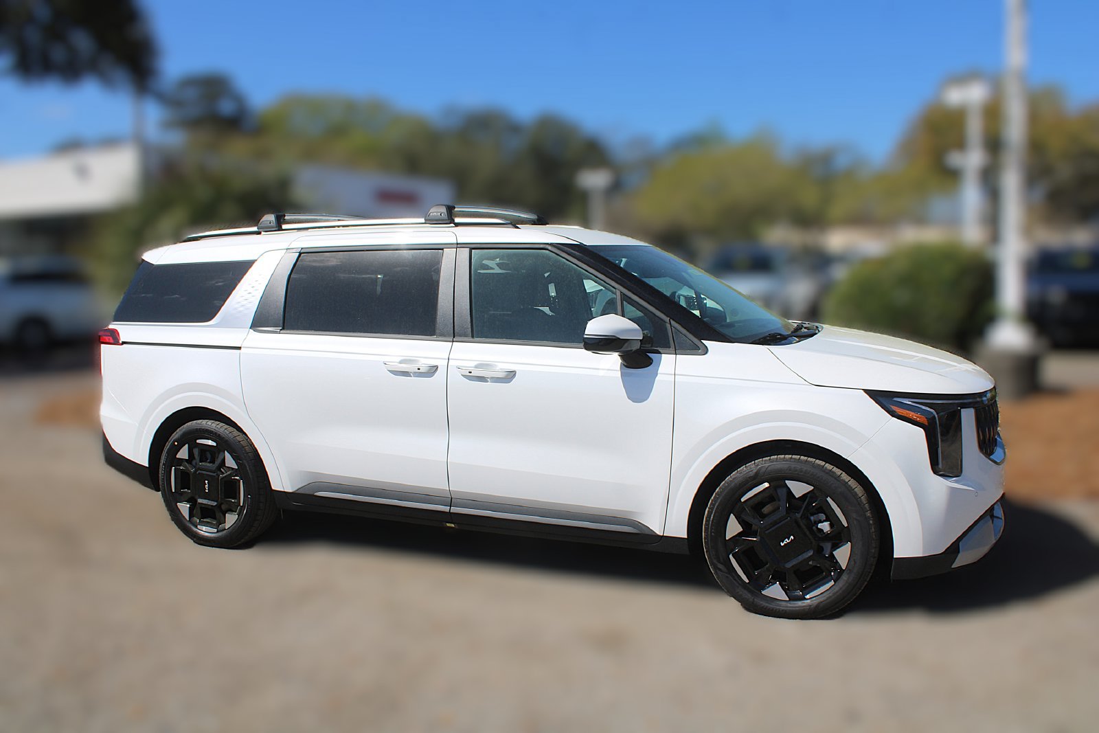 New 2026 Kia Carnival EX FWD image 4