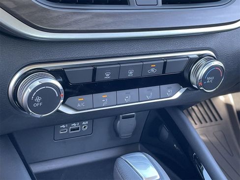 New 2025 Nissan Altima 2.5 SV image 18