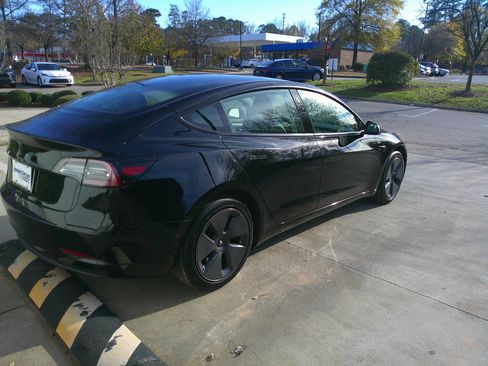 Used 2022 Tesla Model 3 image 11