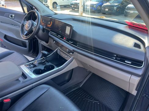 Certified 2025 Kia Carnival EX image 19