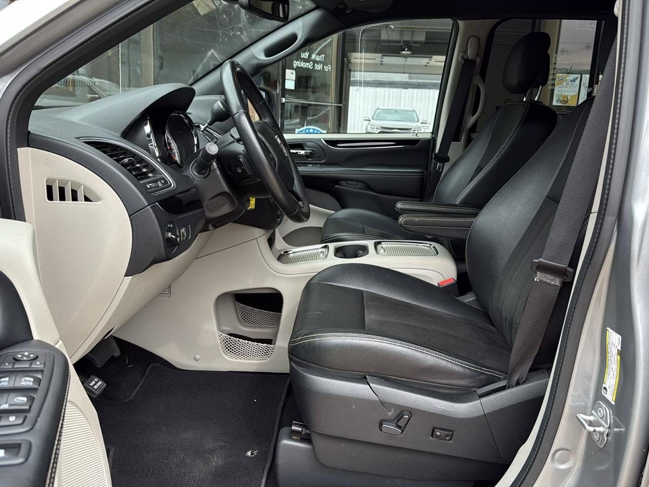 Used 2019 Dodge Grand Caravan SXT FWD image 7