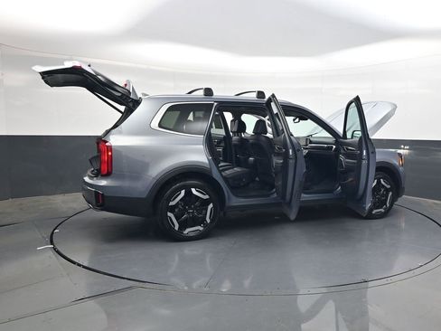 Used 2025 Kia Telluride S FWD image 36
