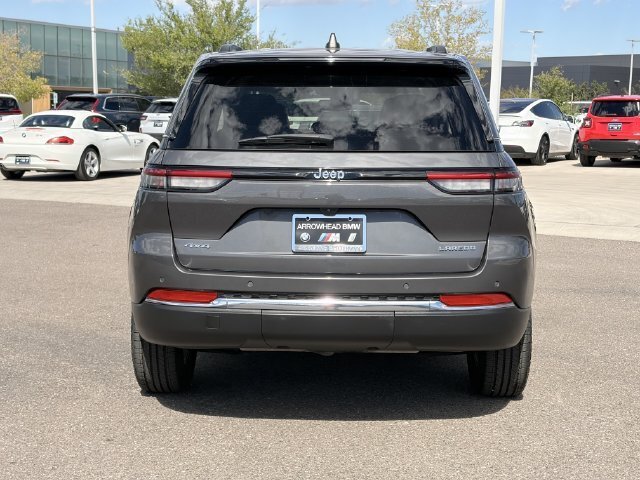Used 2022 Jeep Grand Cherokee Laredo w/ Luxury Tech Group I AWD/4WD image 7