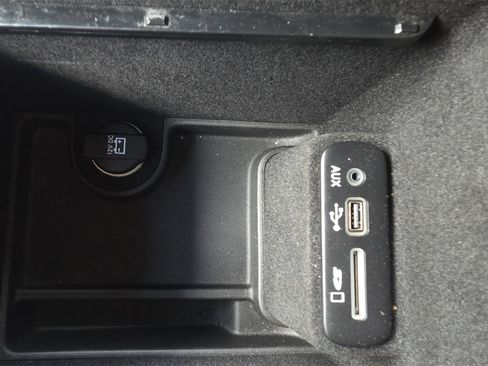 Used 2016 Dodge Charger SE image 31