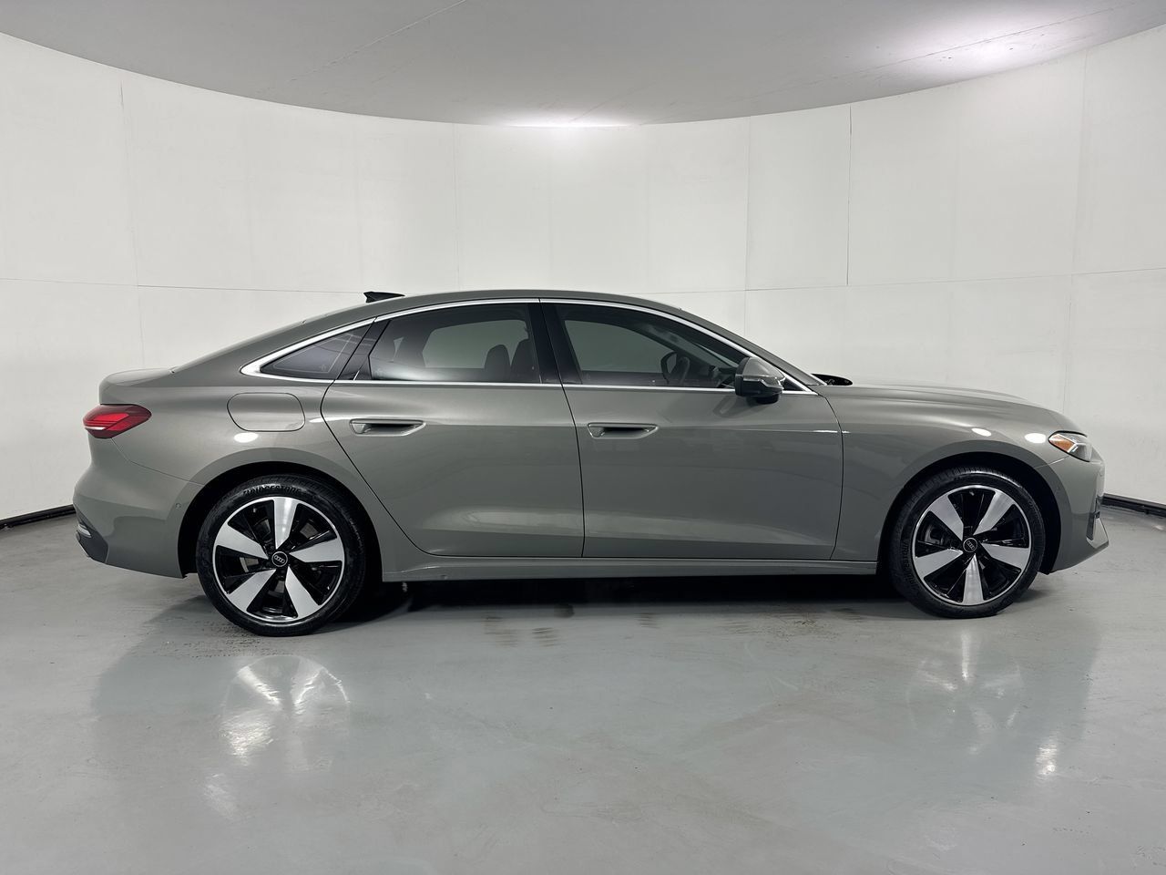 Used 2025 Audi A5 2.0T Premium Plus w/ Premium Plus AWD/4WD image 38