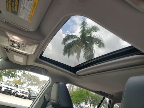 Used 2023 Toyota RAV4 XLE Premium image 19