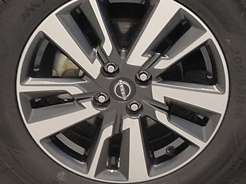 Used 2021 Nissan Versa SV image 31