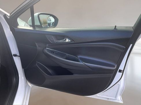 Used 2018 Chevrolet Cruze Premier FWD image 27