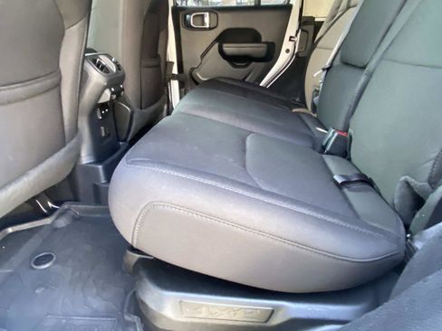 Used 2023 Jeep Wrangler Unlimited w/ Sun & Screen Package image 19