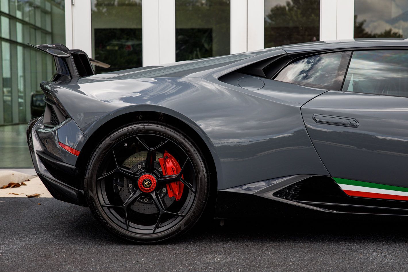 Used 2018 Lamborghini Huracan Performante AWD/4WD image 19
