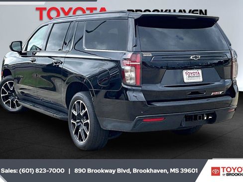 Used 2024 Chevrolet Suburban RST RWD image 2