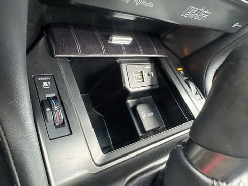 Used 2023 Lexus GX 460 Premium w/ Accessory Package image 38