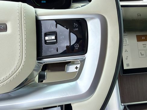 New 2026 Land Rover Range Rover SE image 39