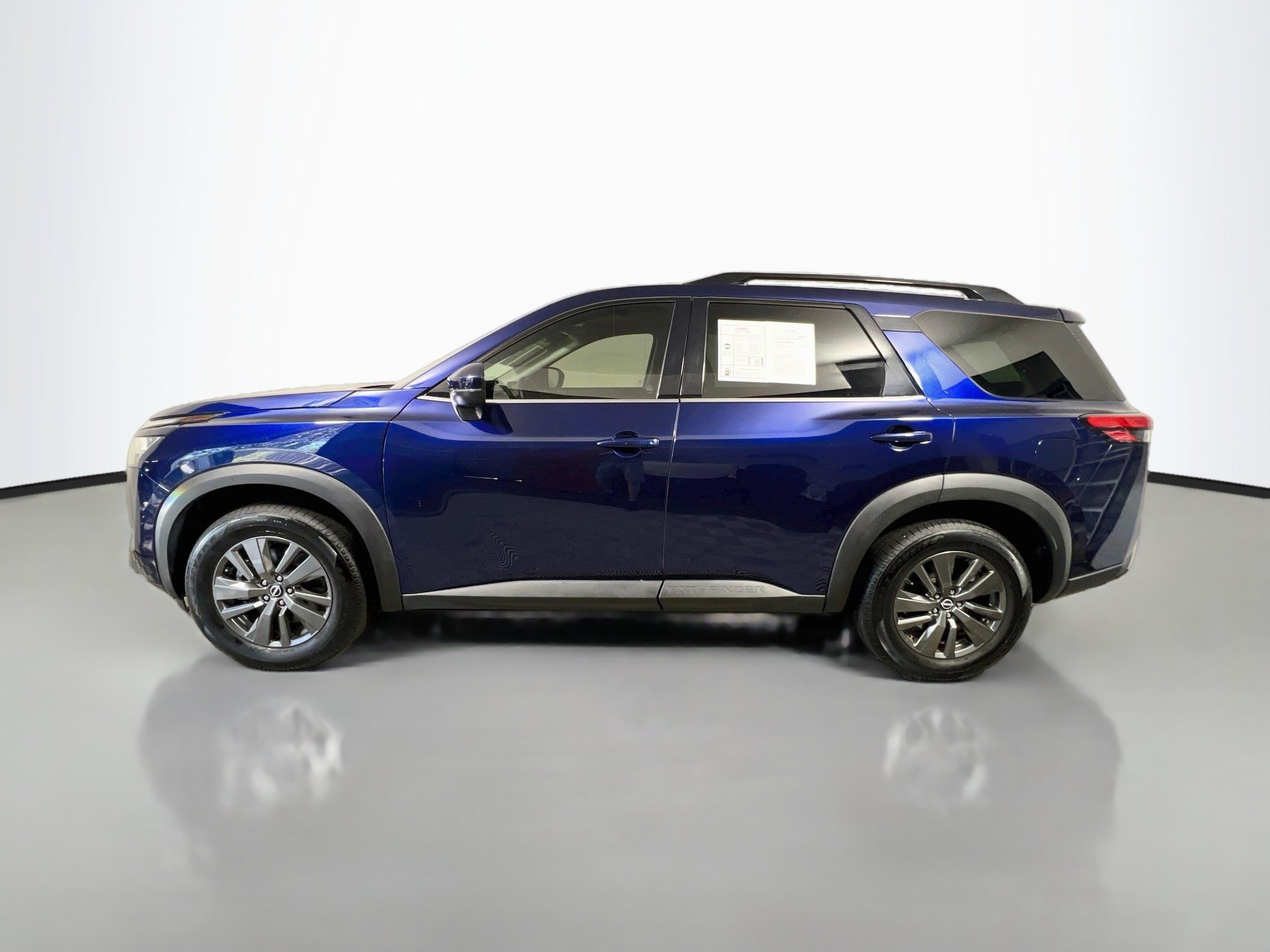 Used 2022 Nissan Pathfinder SV FWD image 9