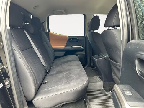 Used 2017 Toyota Tacoma SR5 w/ Tow Package image 11