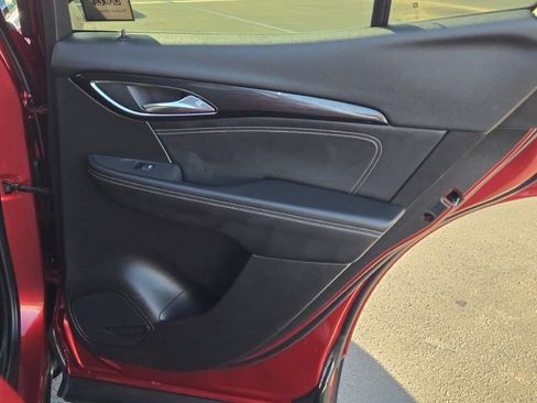 Used 2023 Buick Envision Essence image 9