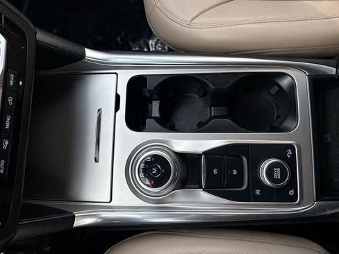 Used 2020 Ford Explorer XLT w/ Equipment Group 202A image 21