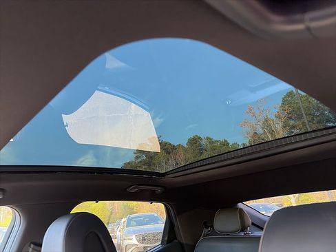 Used 2025 Genesis GV60 Advanced image 8