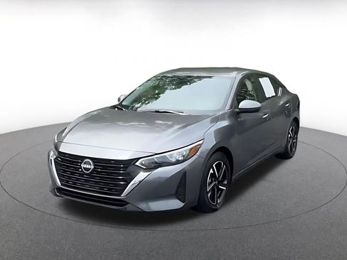 Used 2025 Nissan Sentra SV image 7